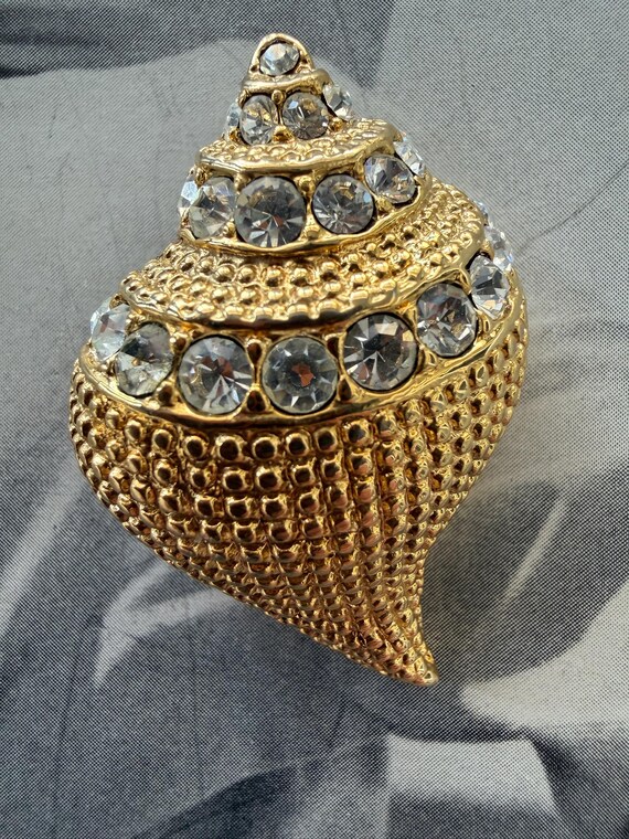 1980s Kenneth Jay Lane Signed Gold Tone Shell Bro… - image 1