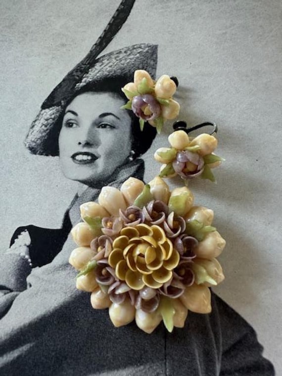 1940s Shell Brooch and Matching Earrings, Vintage… - image 3