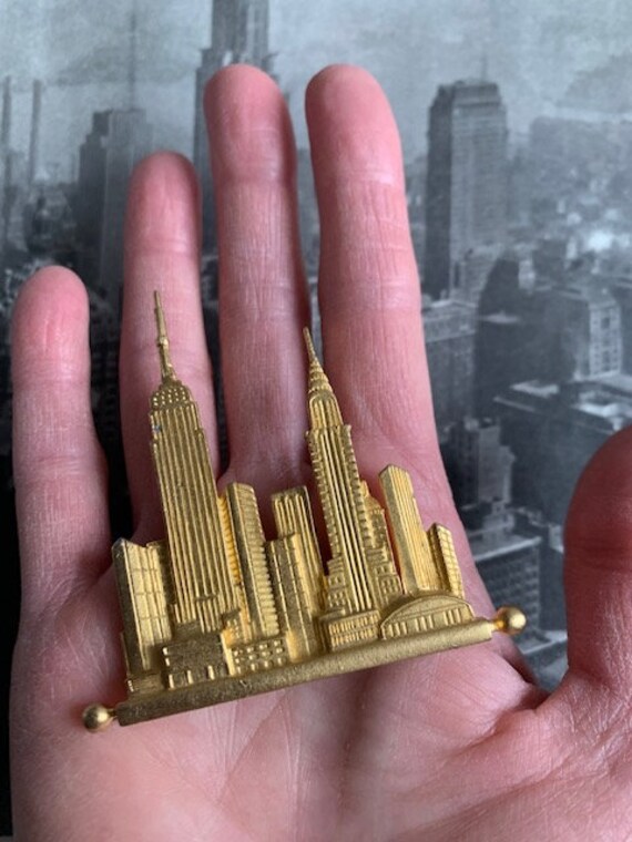 JJ Jonette stamped 1988 gold nys skyline brooch, … - image 9