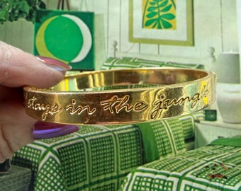2015 Lilly Pulitzer Signed Gold Tone Bangle What Happens In The Jungle Quote Bracelet Preppy Resort Y2K Designer Jewelry