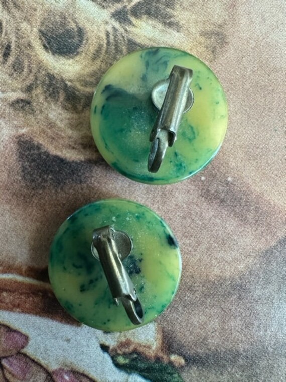 1930s Bakelite Green Marbled Button Clip On Earri… - image 4