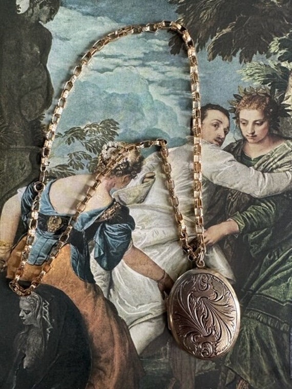 Vintage Photo Large Locket Pendant Necklace, Locke