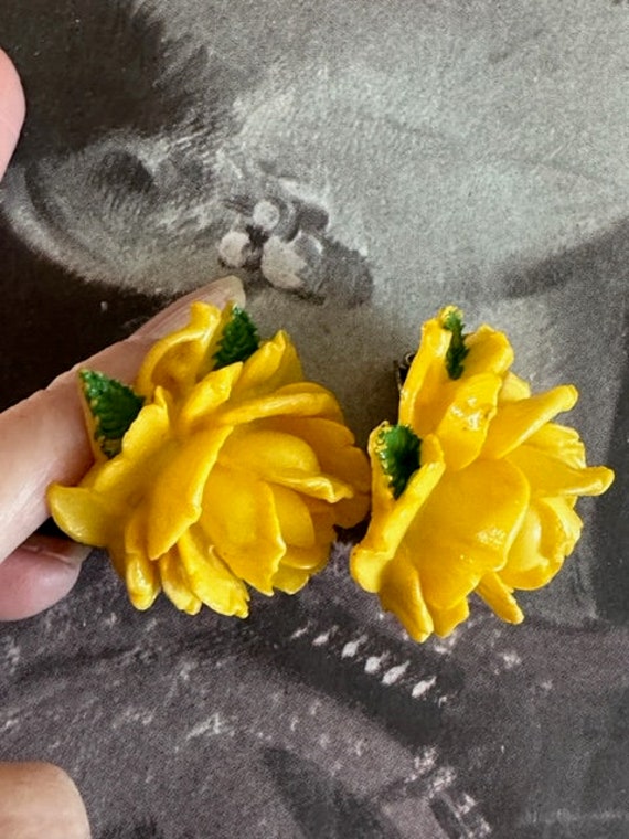 40s Yellow Celluloid Flower Earrings, 40s Earring… - image 4