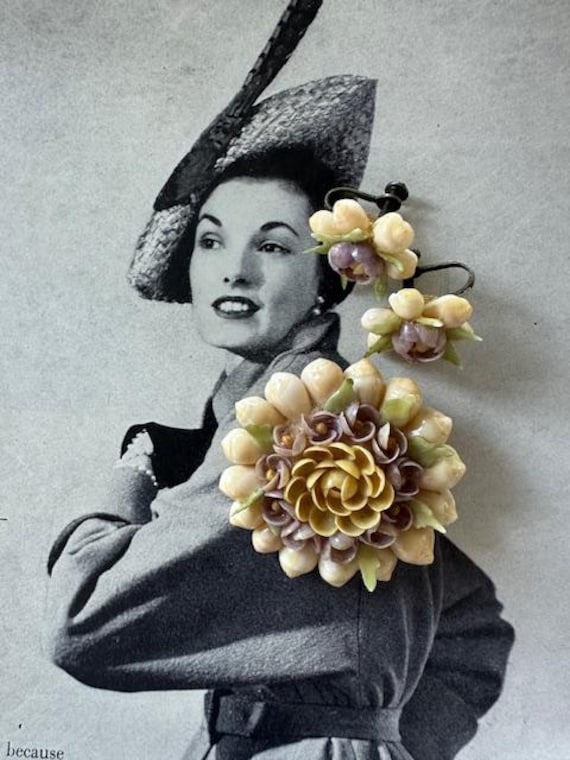 1940s Shell Brooch and Matching Earrings, Vintage… - image 1