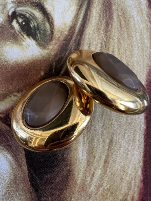 80s Mega Gold Puffy Round earrings with Matte Bro… - image 3