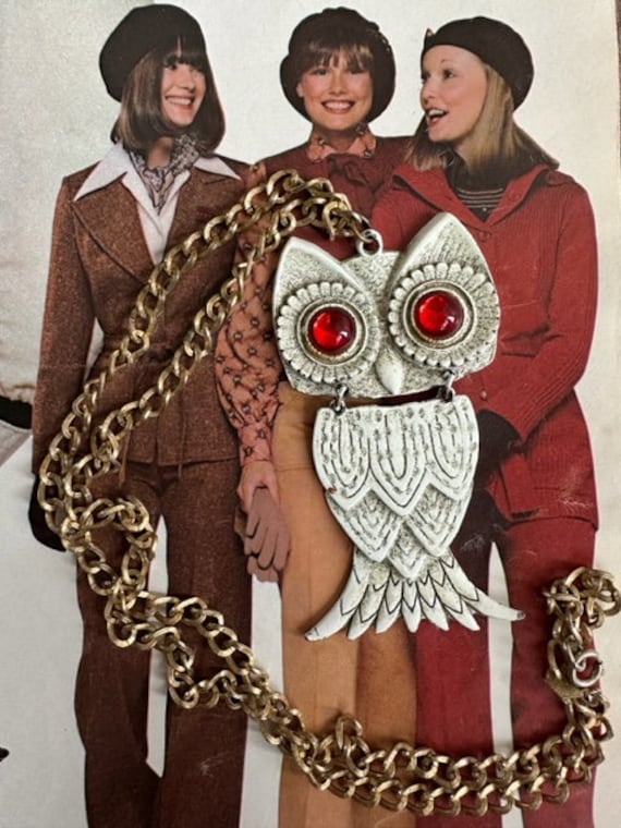70s Antique white Metal Owl Pendant, Vintage Owl N