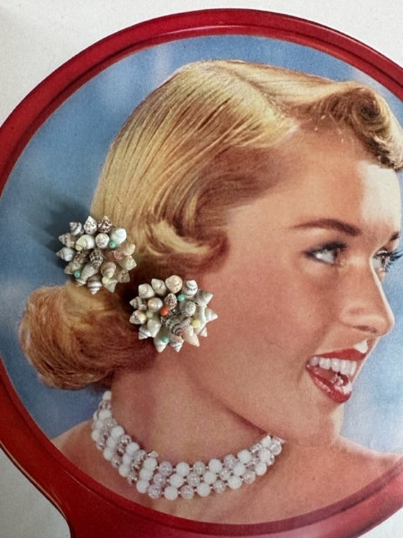 1940s Miniature Shell Earrings, Vintage Shell Ear… - image 4