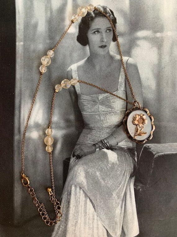 1940s Mother of Pearl with Flower Locket, 40s 40s 