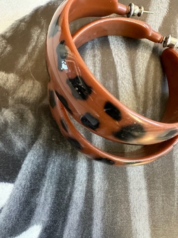 60s Brown and Black Leopard Print Hoop Earrings, … - image 9