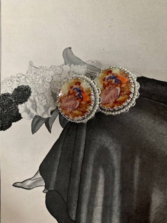 Victorian scene transfer print earring, 1960s ear… - image 7