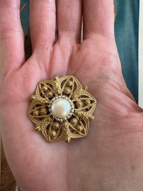 1960s Miriam Haskell Signed Gold Tone Filigree Flower Brooch