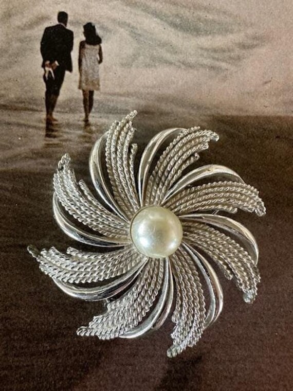 1960s Sarah Coventry Signed Silver Swirl Flower Brooch Faux Pearl