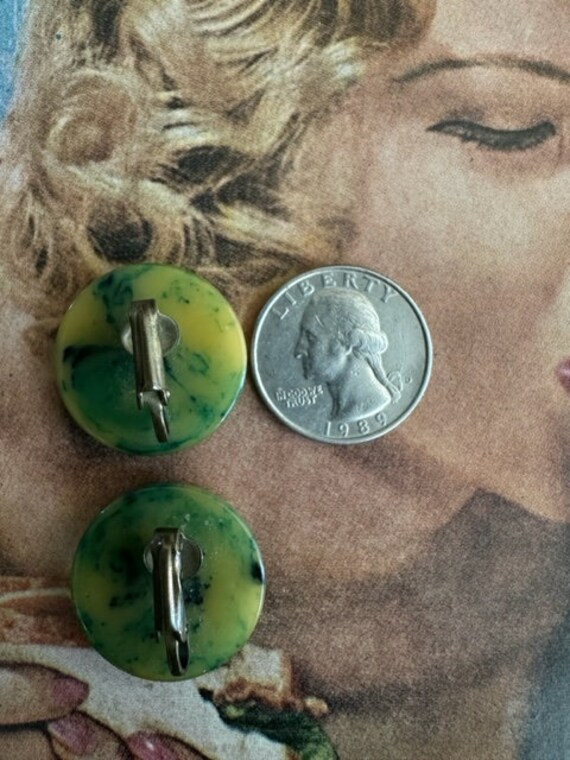 1930s Bakelite Green Marbled Button Clip On Earri… - image 5