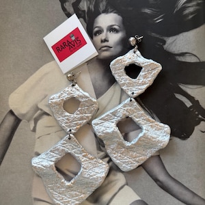 Iris Apfel Jewelry by Rara Avis - Etsy display picture 2