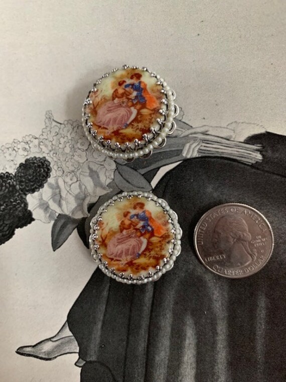 Victorian scene transfer print earring, 1960s ear… - image 3