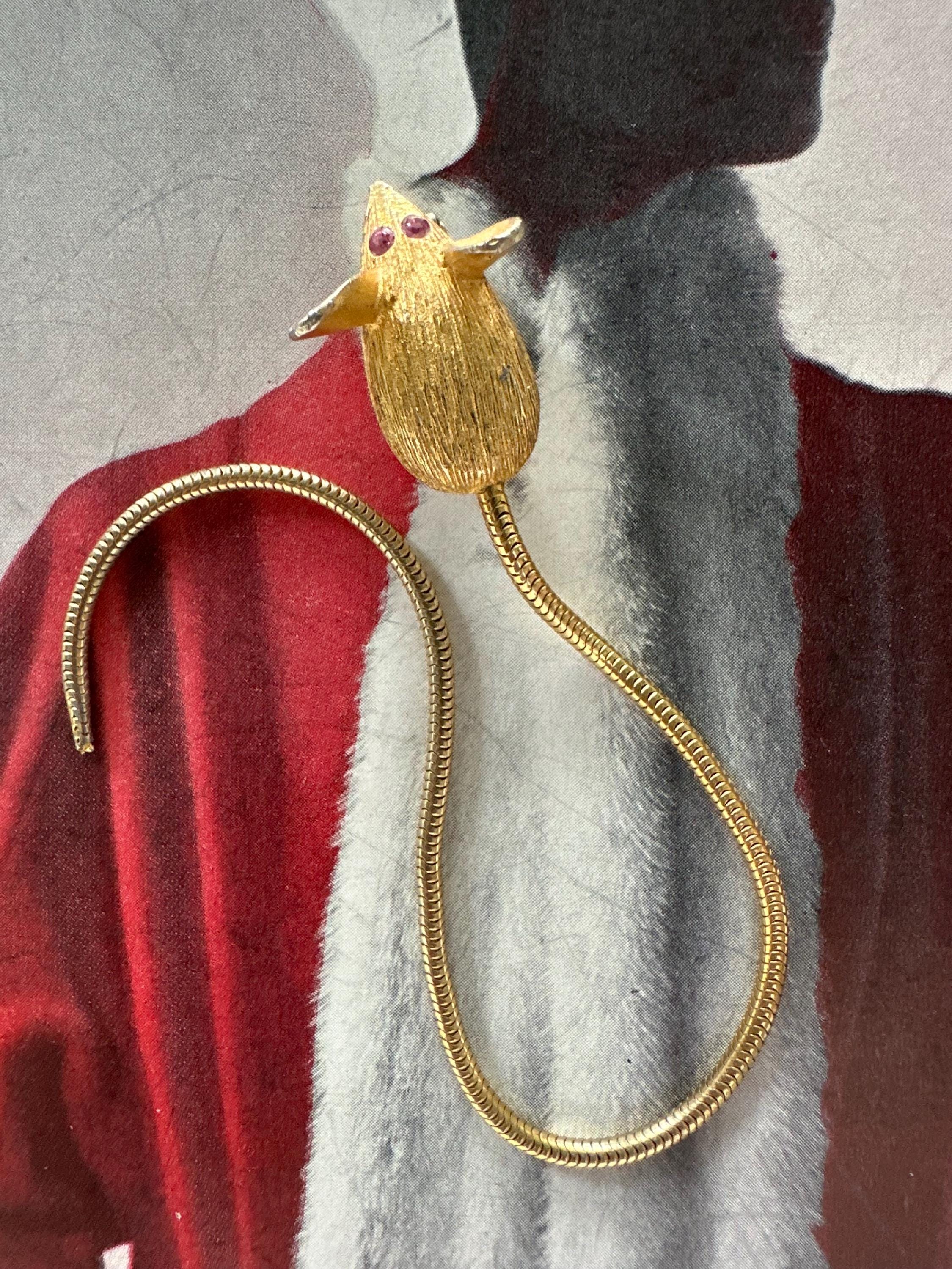 Vintage HAR Mouse Brooch Figural Enamel Gold Tone Hargo Creations 1950s Vintage HARGO Jewelry Company HAR Yellow and Green Enamel  main image 3