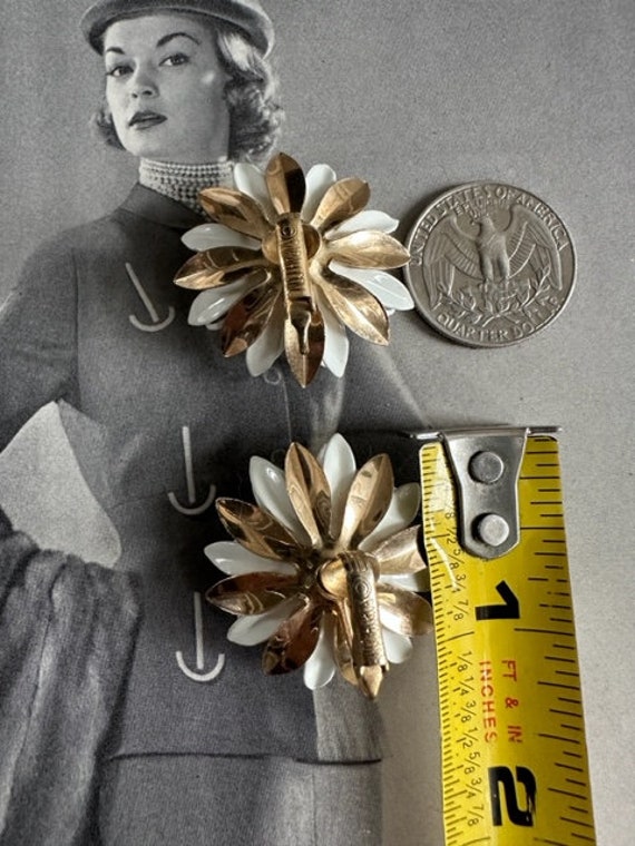 Gold & White 2-D Flower earrings, 60s Flower earr… - image 10