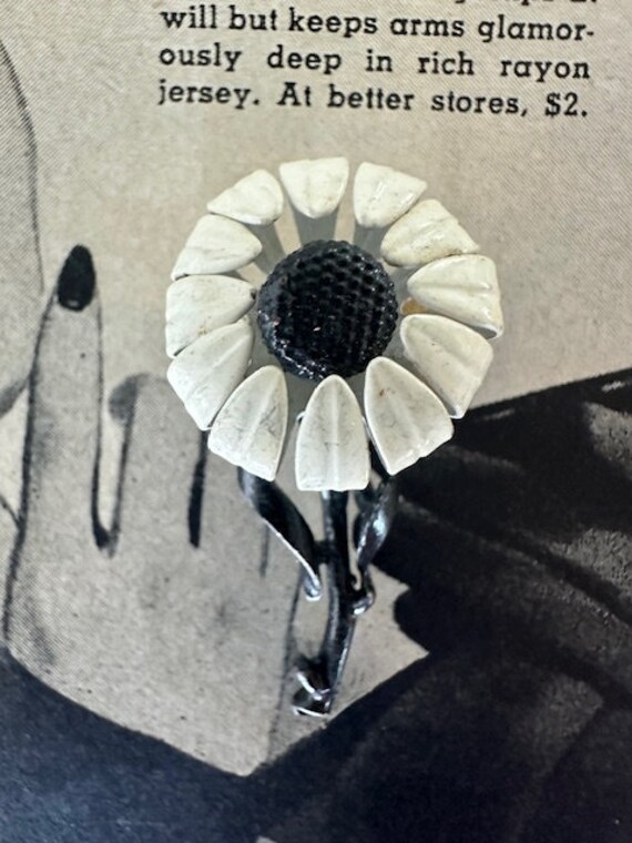 Vintage 60\'s Huge Black White Enamel Flower Brooch Pin 1960s Black White Enamel Flower Brooch Large Mod Floral Pin  main image 4