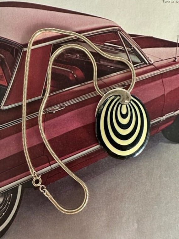 1970s Enamel Eisenberg Pendant Necklace, Eisenberg