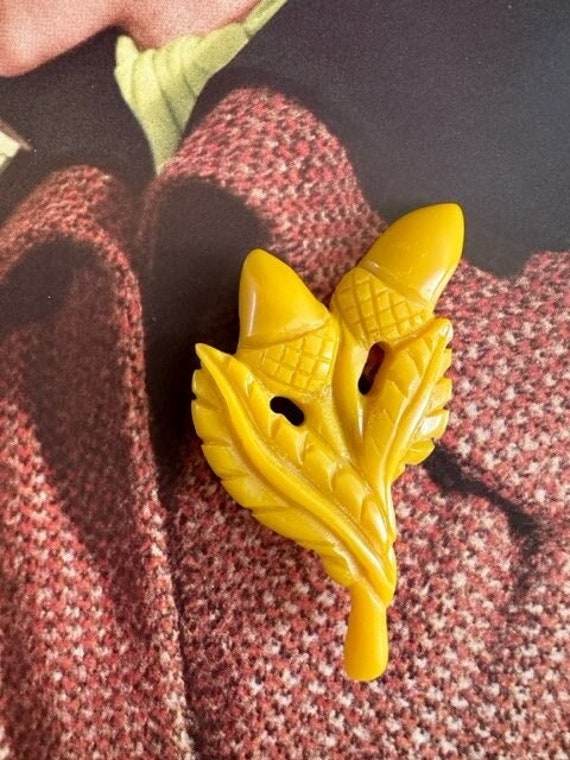 vintage bakelite large Gem