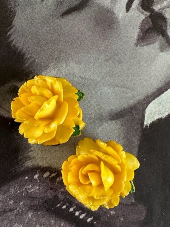 40s Yellow Celluloid Flower Earrings, 40s Earring… - image 1