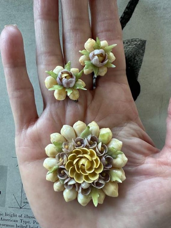 1940s Shell Brooch and Matching Earrings, Vintage… - image 7