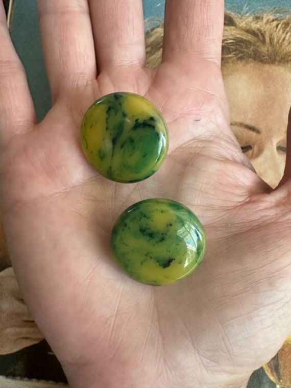 1930s Bakelite Green Marbled Button Clip On Earri… - image 7