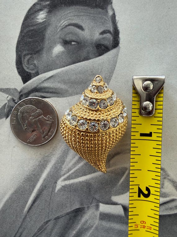 1980s Kenneth Jay Lane Signed Gold Tone Shell Bro… - image 9