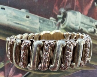 1940s Floral Etched Locket Sweetheart Expansion Bracelet WWII