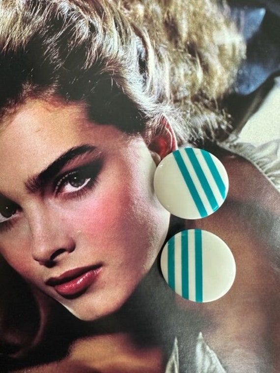 80s Large White Lucite Earrings with Teal Stripes… - image 3