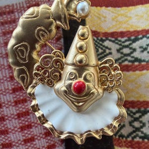 1980s Gold Tone Clown Brooch Vintage Circus Pin Magic Ball Trick Red Nose Enamel Costume Jewelry Whimsical Brooch