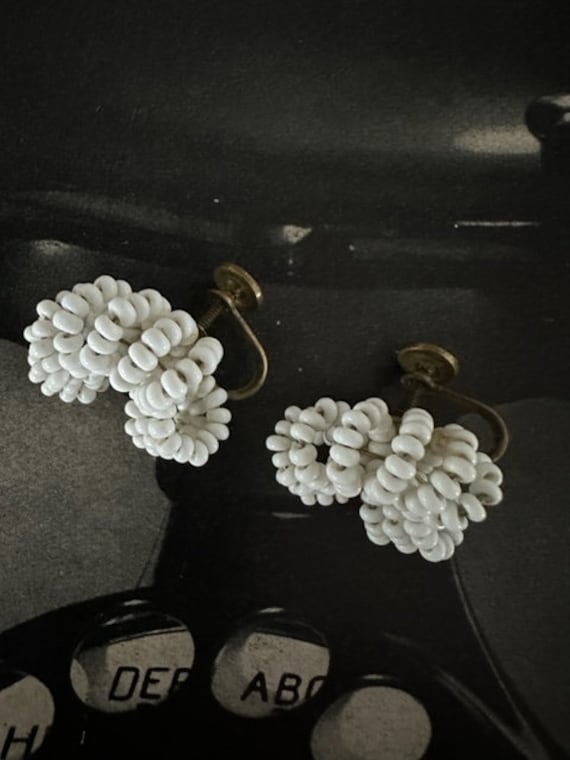Vintage 1980’s Miriam Haskell Signed Pearl Swirl Hair Comb -Mint Condition. Vintage Miriam Haskell Butterfly Necklace – Carved Mother of  main image 3