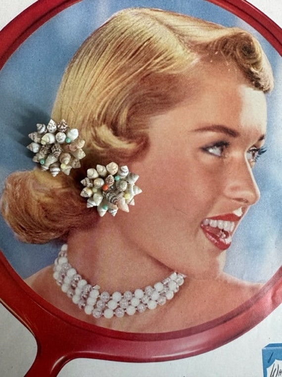 1940s Miniature Shell Earrings, Vintage Shell Ear… - image 2