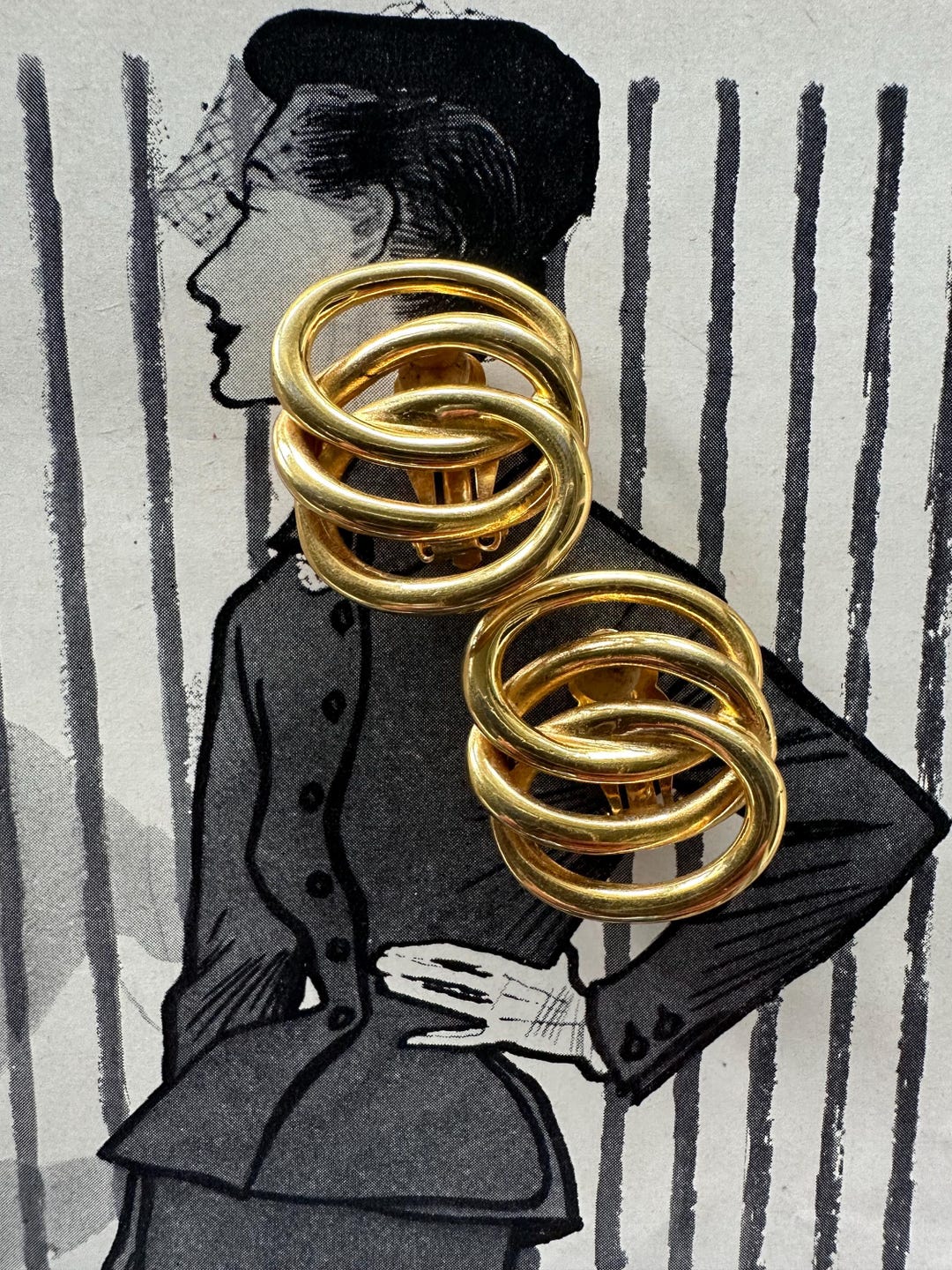 1980s Gold Tone Interlocking Oval Spiral Clip on Earrings Bold Vintage ...