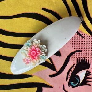 Vintage 1960s Mid Century Floral Oval Retro Hair Clip Barrette Lot 3 Cottagecore Vintage retro barrette 1960s - Gem main image 2
