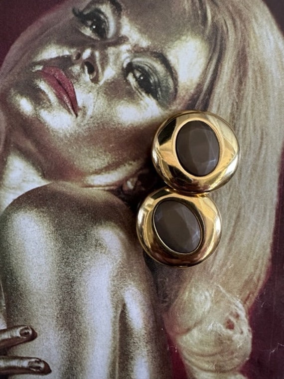 80s Mega Gold Puffy Round earrings with Matte Bro… - image 9