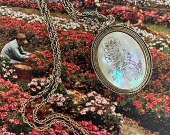 1970s Whiting & Davis Signed Mother of Pearl Vintage Etched Bird Pendant Necklace and Gold Tone Beautiful Animal MOP Jewelry
