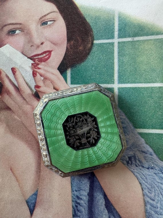 1910s Green Guilloche Enamel Compact With Beveled Mirror Floral 