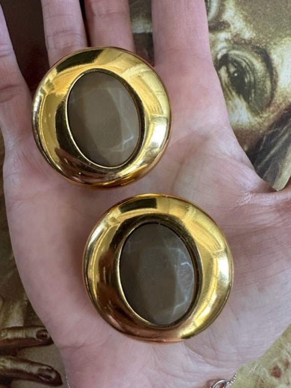 80s Mega Gold Puffy Round earrings with Matte Bro… - image 8