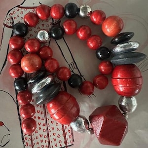 1980s Chunky Red & Black Wooden Beaded Necklace, 80s Necklace, 80s Jewelry, 8os Big Bold Jewelry,