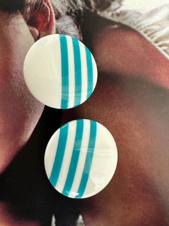 80s Large White Lucite Earrings with Teal Stripes… - image 2