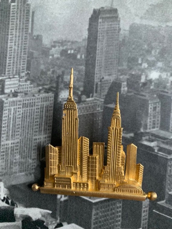 JJ Jonette stamped 1988 gold nys skyline brooch, … - image 2