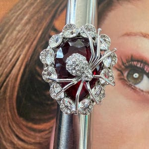 2000s Betsey Johnson signed BJ Gothic Silver Tone Spider Ring Size 7 Ruby Red Crystal Cocktail Vintage Halloween Statement Jewelry