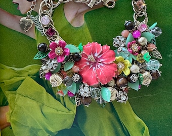 2000s Betsey Johnson Signed Tropical Paradise Floral Statement Bib Designer Necklace Colorful Chunky Y2K Beaded Garden BJ Jewelry
