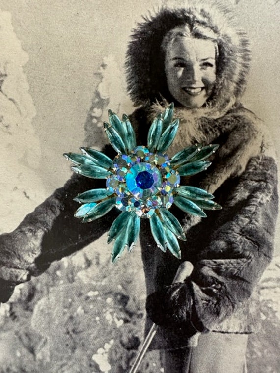 50s Stunning Judy Lee Blue Green Flower Brooch, Ju