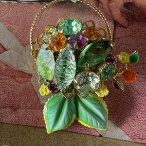 Vintage Basket of Flower Brooch Pin, Vintage Flower Rhinestone  Pin, Flower Bouquet Brooch, Basket of Colorful Rhinestone Flowers Brooch Pin