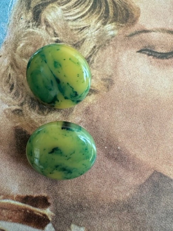 1930s Bakelite Green Marbled Button Clip On Earri… - image 1