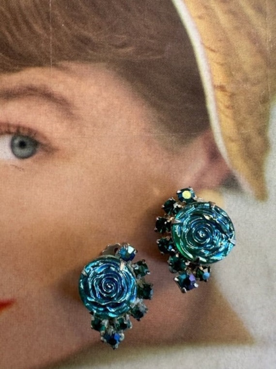 40s Iridescent Glass Flower Earrings, 40s Bluegree