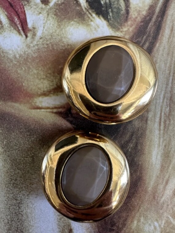 80s Mega Gold Puffy Round earrings with Matte Bro… - image 2