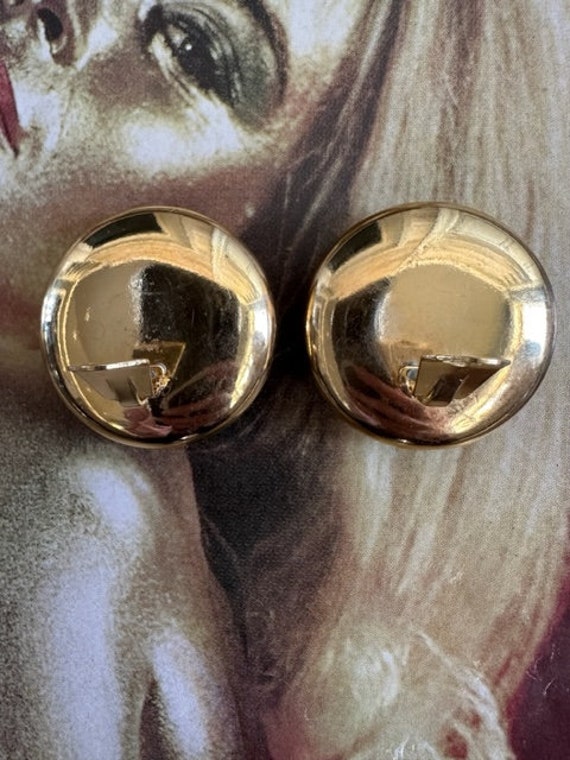 80s Mega Gold Puffy Round earrings with Matte Bro… - image 6